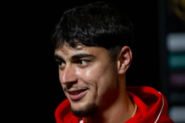 ألكسندر بافلوفيتش لاعب بايرن ميونيخ (د.ب.أ)