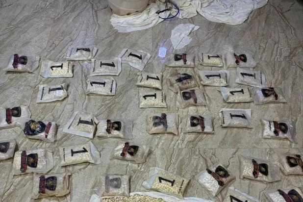 محتويات البالونات الثقيلة والمسيرة لتي اسقطها الأردن مؤخرا وكانت تحمل شحنات كبتاغون عابرة جنوب سوريا (القوات المسلحة)