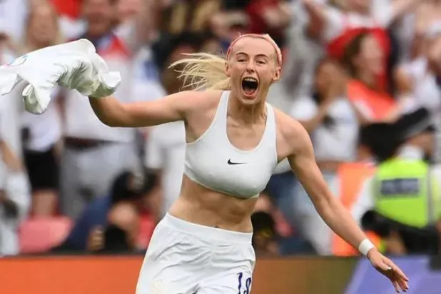 فرحة كلوي كيلي بعدما سجلت هدف الفوز لإنجلترا ضد ألمانيا في «يورو 2022» (بي بي سي)