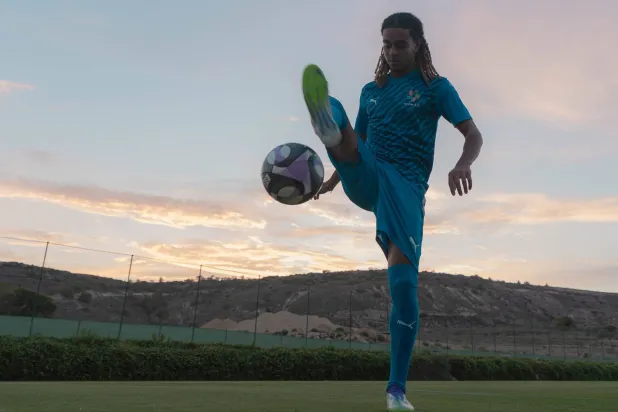  بوابريه يستعرض مهاراته بقميص نيوم (نادي نيوم)