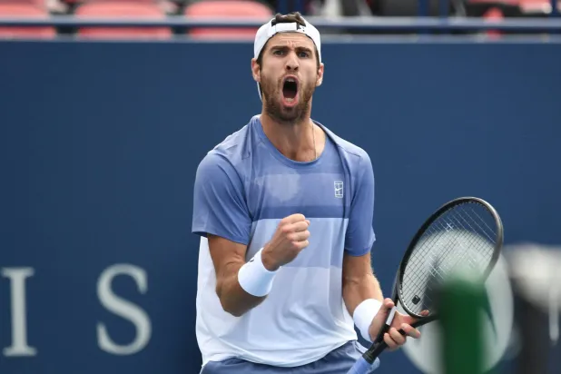 خاتشانوف محتفلا بفوزه (رويترز)