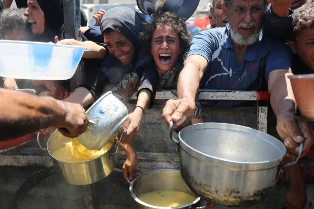بين نيران القتل والجوع... غزة تصارع للوصول إلى المساعدات