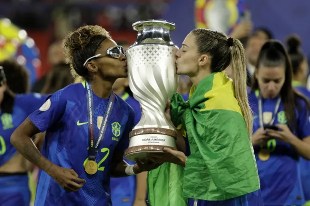 البرازيل تهزم كولومبيا بركلات الترجيح في نهائي كوبا أميركا للسيدات (رويترز)