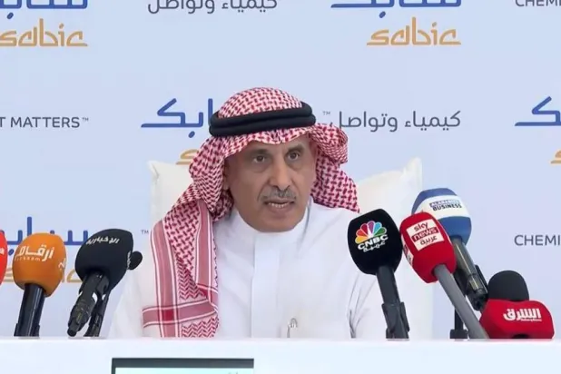 الرئيس التنفيذي لشركة «سابك» عبد الرحمن الفقيه خلال مؤتمر صحافي عقب إعلان نتائج الربع الثاني (الشرق الأوسط)