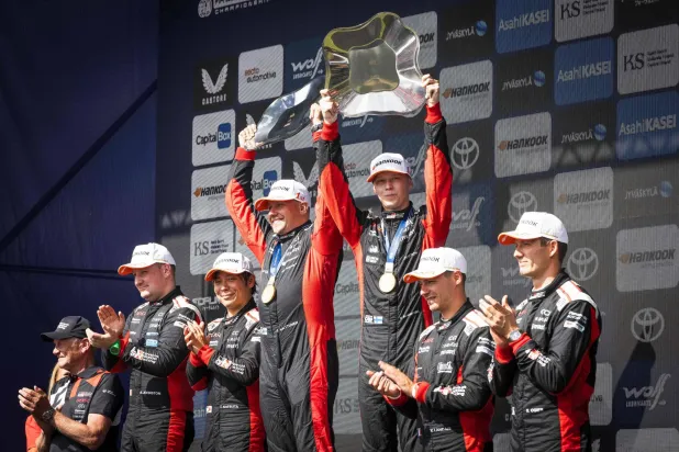 من تتويج كاله روفانبيرا برالي فنلندا (أ.ف.ب)