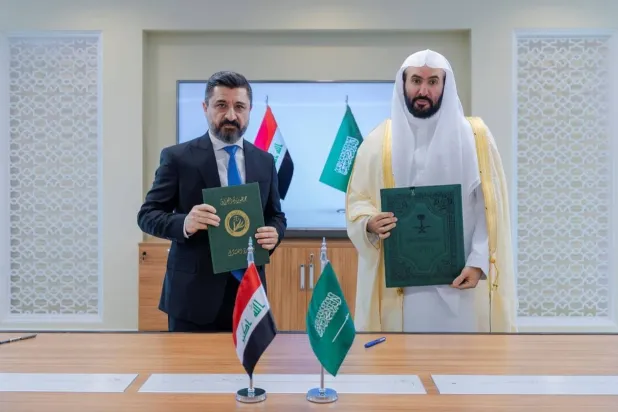 وزيرا العدل السعودي والعراقي عقب التوقيع على البرنامج التنفيذي للتعاون بين البلدين (واس)