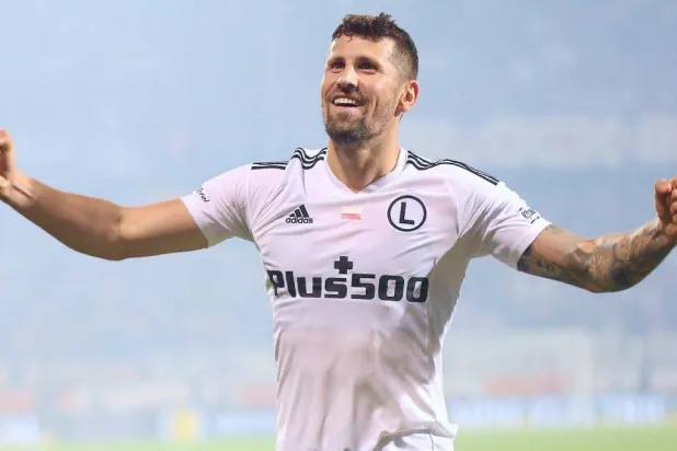 لاعب الوسط التشيكي الدولي بافيل شولك (وسائل إعلام عالمية)