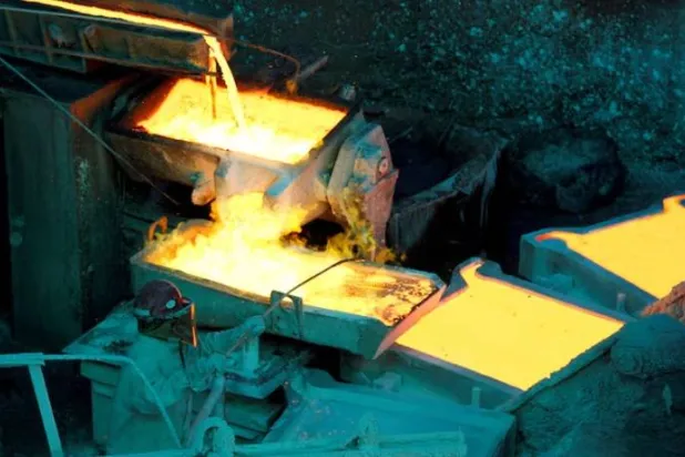 من داخل مصنع تكرير النحاس التابع لشركة «كوديلكو» في مدينة فينتاناس بتشيلي (رويترز)