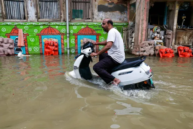 السيول تجرف قرية هندية بأكملها... وفقدان 50 شخصاً على الأقل (صور)