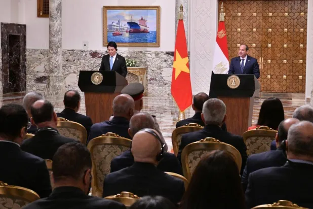 السيسي في مؤتمر صحافي مع نظيره الفيتنامي لوونغ كوونغ بالقاهرة (الرئاسة المصرية)