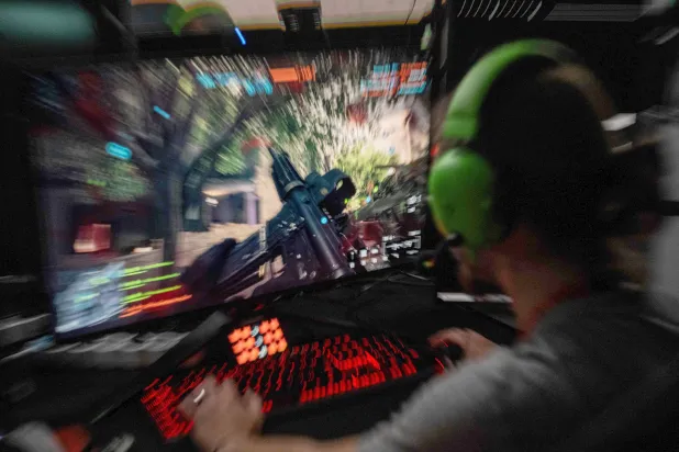 يشهد قطاع الألعاب في المملكة نمواً مدفوعاً برؤية 2030 مع أهداف واضحة تشمل إنشاء 250 شركة وتوفير 39 ألف وظيفة بحلول 2030 (أ.ف.ب)