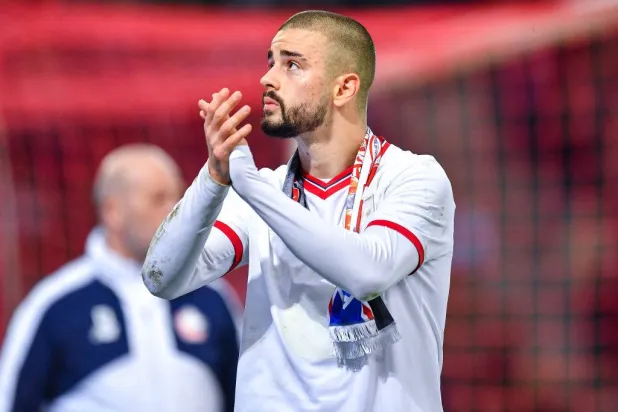 الجناح الدولي إيدون زيغروفا نجم ليل الفرنسي (وسائل إعلام فرنسية)