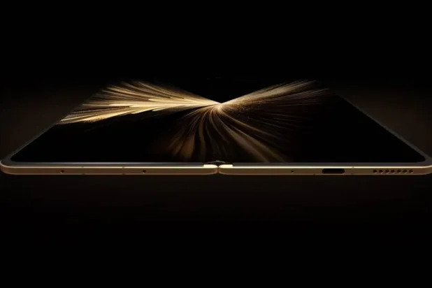 أرفع هاتف قابل للطي سماكة في العالم