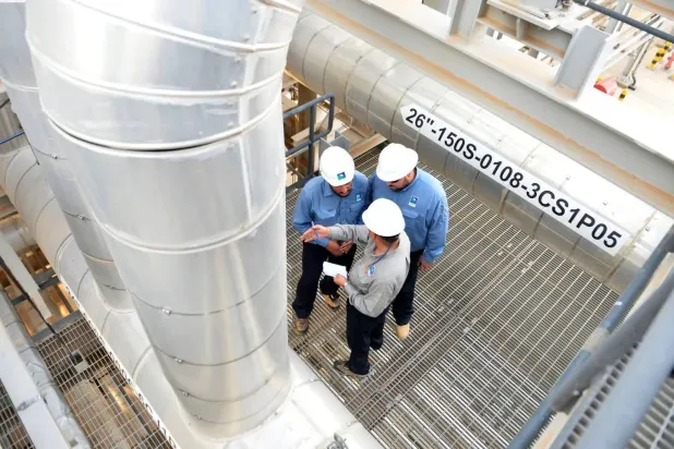  Engineers at work at Saudi Aramco. (Saudi Aramco) 