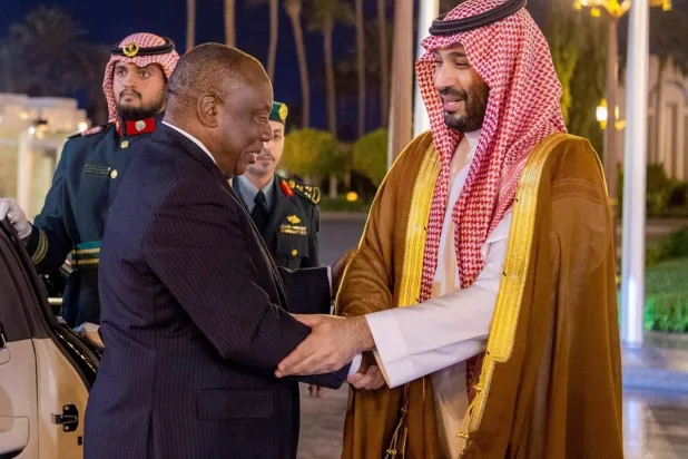 ولي العهد السعودي لدى استقباله رئيس جنوب أفريقيا في جدة أكتوبر 2022 (واس)