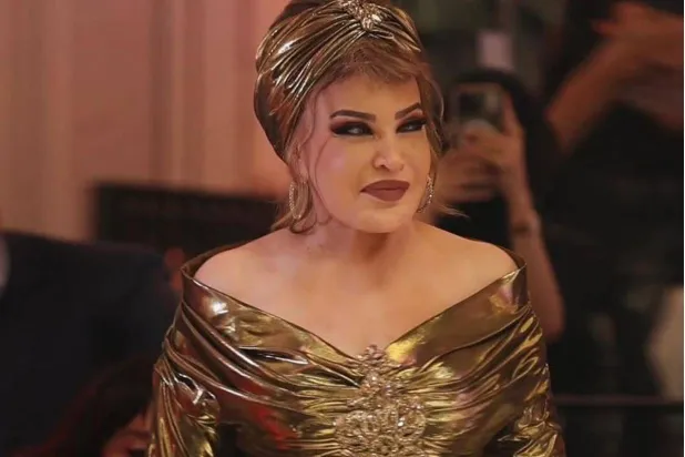 صفية العمري خلال حفل تكريمها في جدة (صفحتها على «فيسبوك»)