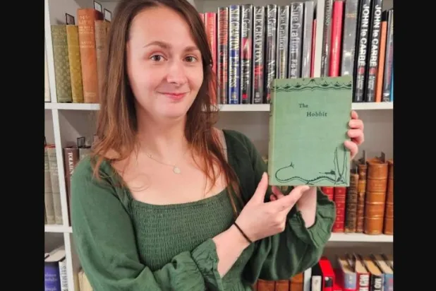 الكتاب واحد من نحو 1500 نسخة طُبعت عام 1937 ضمن الطبعة الأولى من العمل الأدبي (أوكشنيوم)