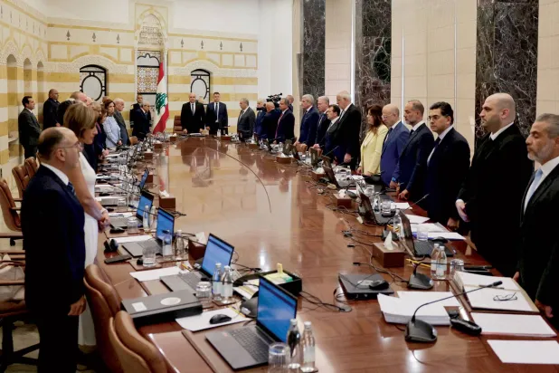 الحكومة اللبنانية خلال اجتماعها الثلاثاء (رويترز)