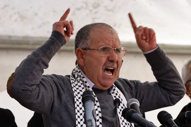 نورالدين الطبوبي رئيس اتحاد العمال التونسي (إ.ب.أ)