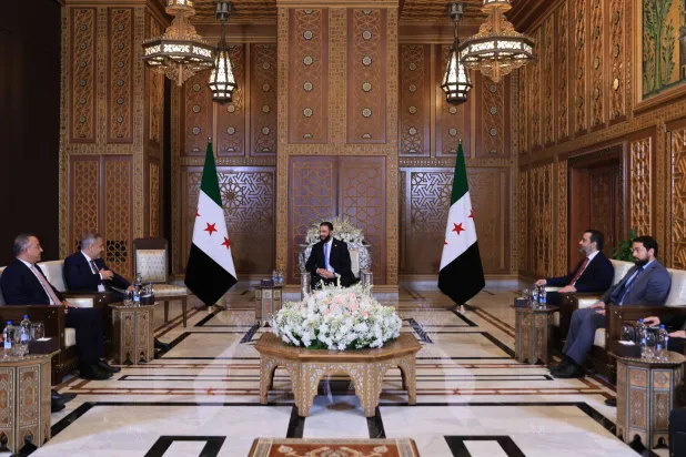 استقبال الرئيس السوري أحمد الشرع وزير الخارجية التركي هاكان فيدان والوفد المرافق له في دمشق الخميس (الرئاسة السورية)