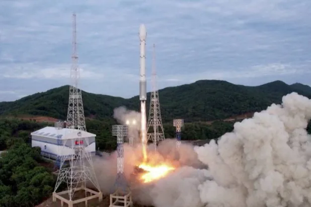 لقطة تُظهر لحظة إطلاق كوريا الشمالية لصاروخ «تشوليما - 1» عام 2023 (رويترز)