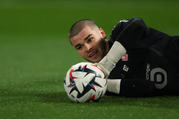 لوكا شوفالييه رسمياً إلى باريس سان جيرمان (أ.ف.ب)