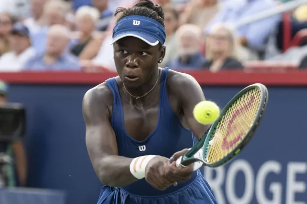 الشابة الكندية فيكتوريا مبوكو بطلة مونتريال (أ.ب)