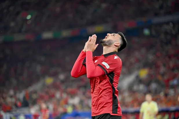 أرماندو بروخا إلى بيرنلي (د.ب.أ)