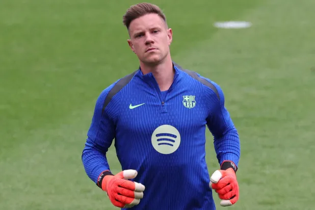 تير شتيغن رفض تحمُّل المسؤولية في أزمة تسجيل اللاعبين (أ.ف.ب)