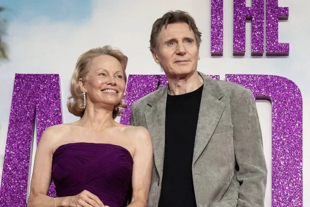 الممثلان ليام نيسون وباميلا أندرسون شريكان في السينما والحب (إنستغرام)