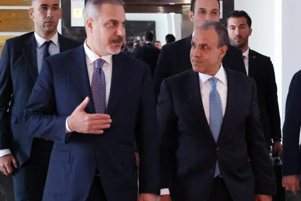 وزير الخارجية المصري بدر عبد العاطي مع نظيره التركي هاكان فيدان في القاهرة (رويترز)