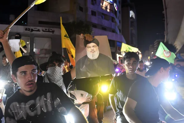 «حزب الله» يواصل تصعيد مواقفه... والسلطة «تترقب» بانتظار خطة الجيش لسحب السلاح