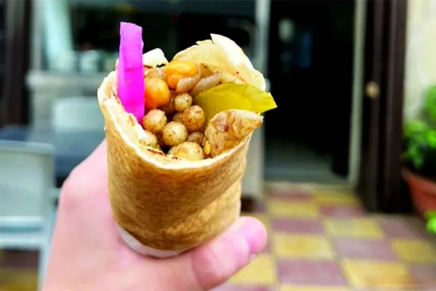 مغربية على شكل سندويتش (فيسبوك)