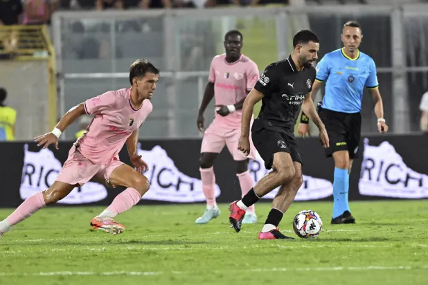 جانب من مباراة مانشستر سيتي وباليرمو (أ.ب)