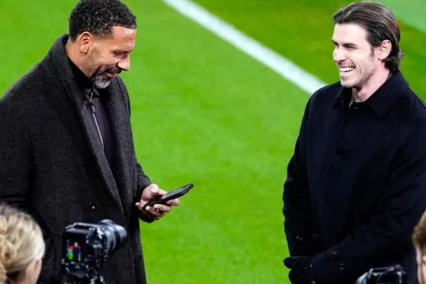 غاريث بيل سيحل محل ريو فرديناند الذي غادر بعد 12 عاماً مع شبكة «تي إن تي سبورتس»... (الغارديان)