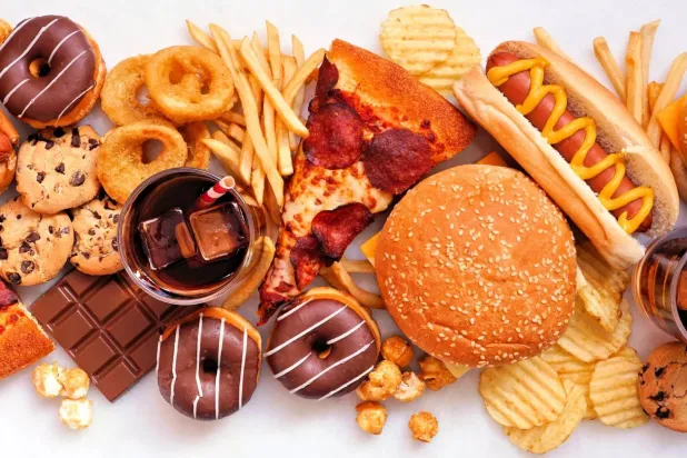 الأطعمة فائقة المعالجة تشمل اللحوم والحلويات والمخبوزات (جمعية القلب الأميركية)