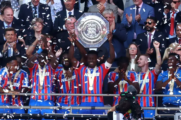 كريستال بالاس بطلاً للدرع الخيرية على حساب ليفربول (رويترز)