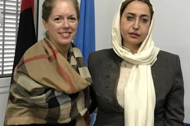 سرقيوة مع المستشارة الأممية ستيفاني وليامز بطرابلس في ديسمبر 2018 (البعثة الأممية)