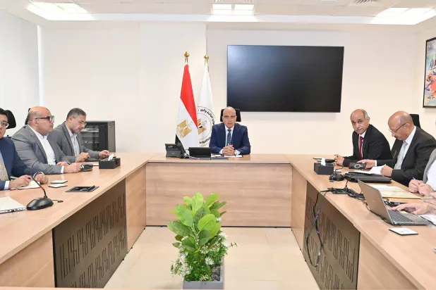 وزير الري المصري يتابع أعمال تطوير منظومة المراقبة والتشغيل بالسد العالي وصيانة خزان أسوان (مجلس الوزراء)