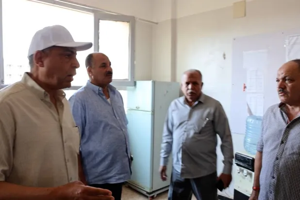 محافظ المنيا أثناء جولته لتفقد عدد من المشروعات التعليمية في المحافظة (محافظة المنيا)