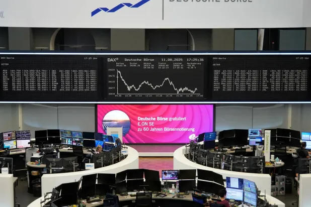 رسم بياني لمؤشر الأسهم الألماني «داكس» في بورصة فرانكفورت (رويترز)