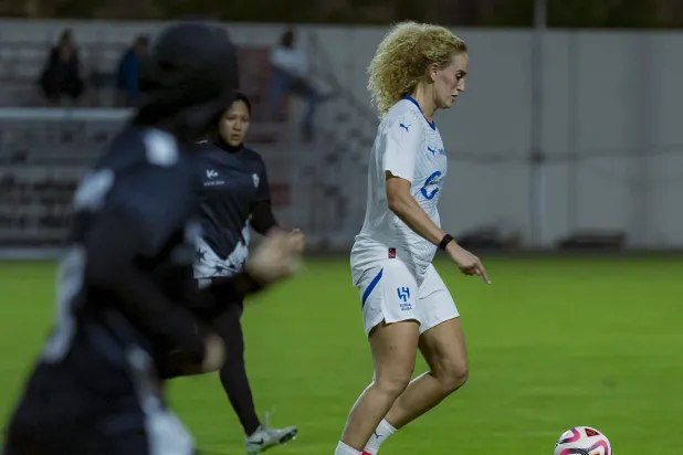 الأزرق سيطر على معظم مجريات المباراة (سيدات الهلال)