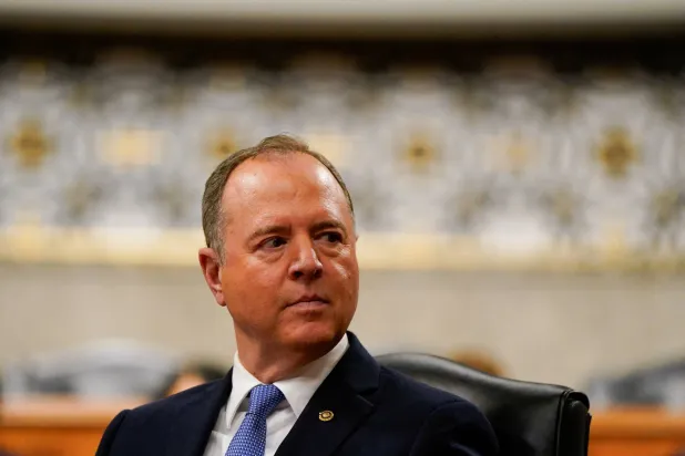 السيناتور الديمقراطي آدم شيف في جلسة استماع في الكونغرس 7 أبريل 2025 (رويترز)