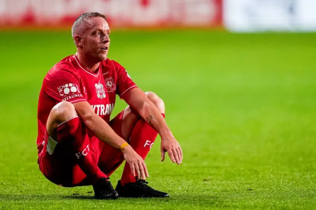  روني ستام لاعب الدوري الإنجليزي الممتاز السابق (وسائل إعلام هولندية)