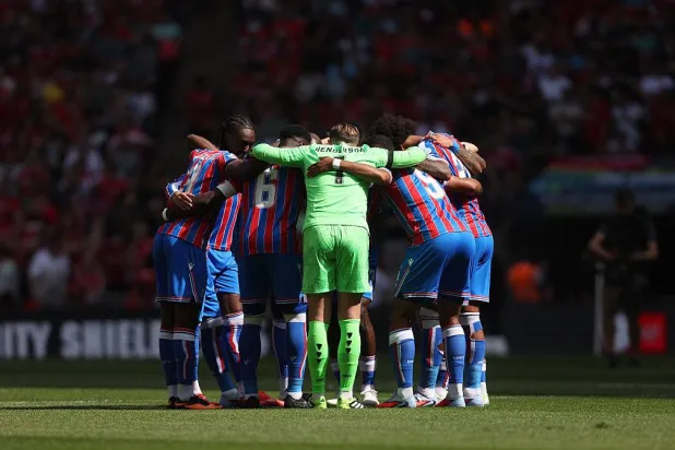 كريستال بالاس يدرس خياراته القانونية بعد ثبوت استبعاده من «يوربا ليغ»... (وسائل إعلام بريطانية)