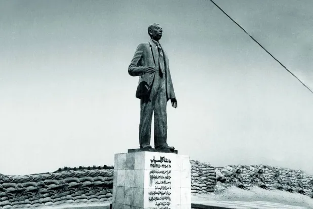 تمثال السياب في البصرة