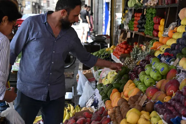 يُعدّ التفاح مصدراً غنيّاً جدّاً بالألياف وتحتوي تفاحة متوسطة الحجم على 4.8 غرام من الألياف (أ.ف.ب)