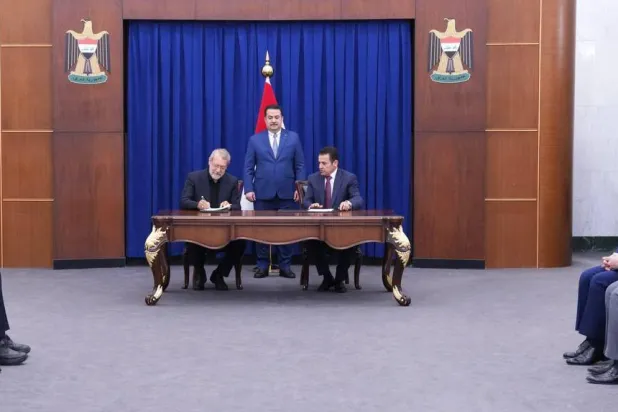 السوداني يشرف على توقيع الأعرجي ولاريجاني مذكرة تفاهم لتنسيق التعاون الحدودي بين العراق وإيران (رئاسة الوزراء العراقية)
