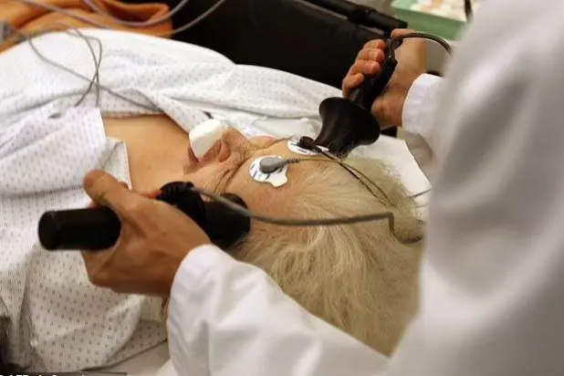 العلاج بالصدمات الكهربائية لا يُجدي نفعاً ويُفقد المرضى ذكريات عزيزة