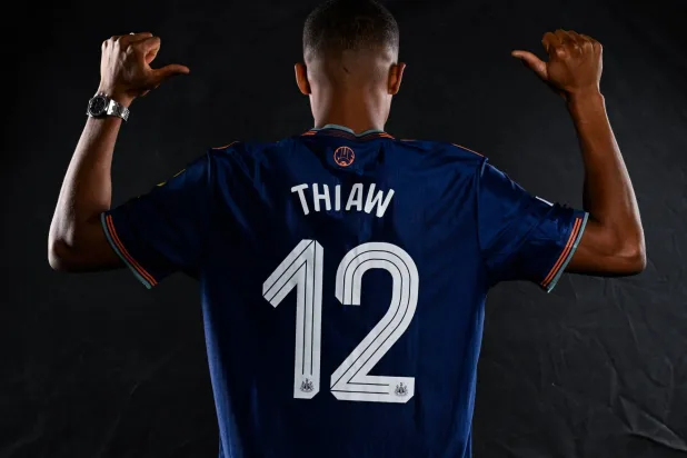 ثياو بقميص نيوكاسل (نادي نيوكاسل)